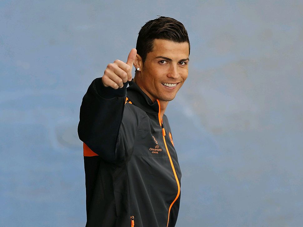 詹姆斯最近场均28.3分8.3篮板8.5助攻！今天险带队逆转！