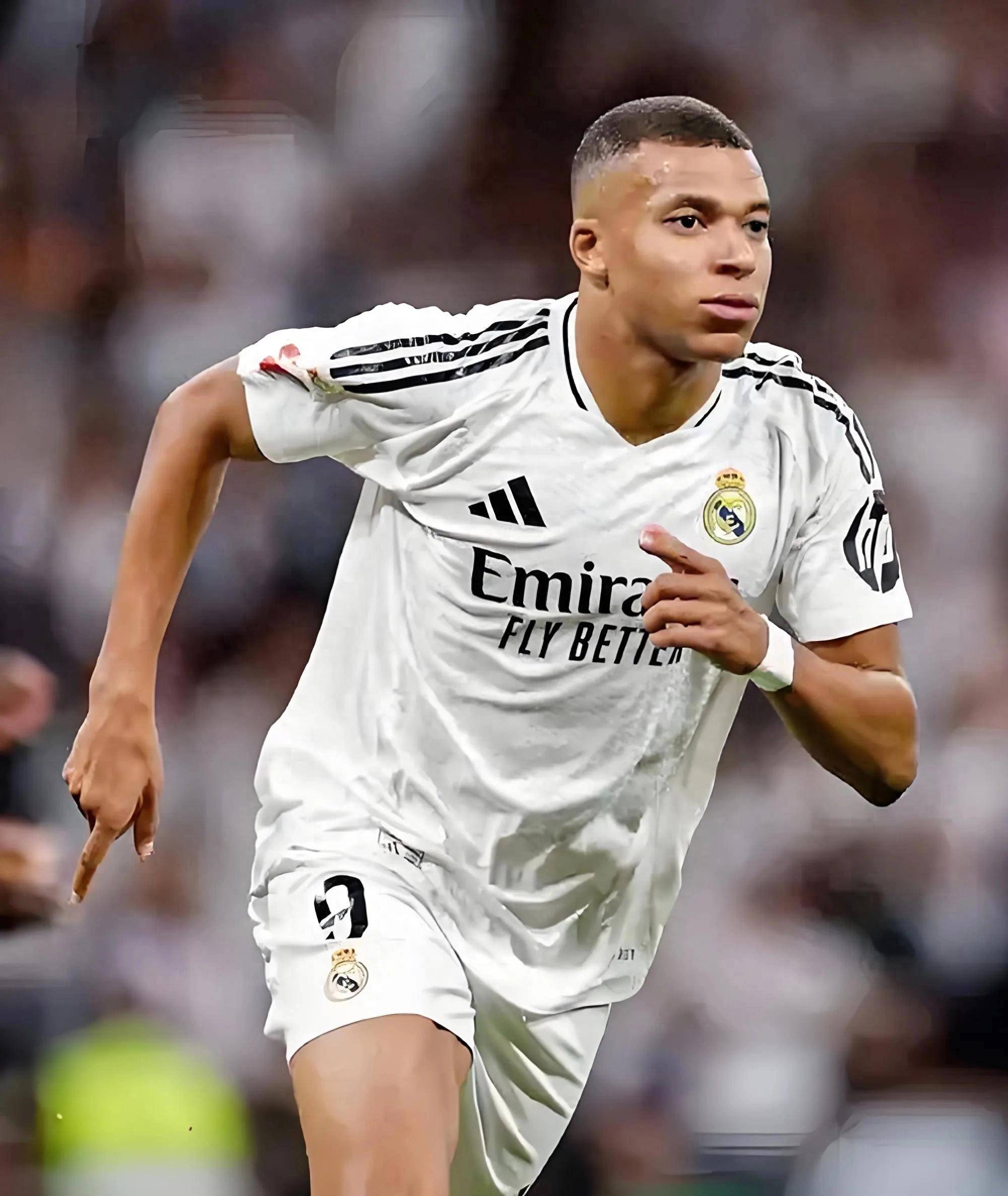 詹皇暂停时斜眼怒瞪艾顿，这表情连东契奇也难以招架，更别说顿巴斯莫尔了！