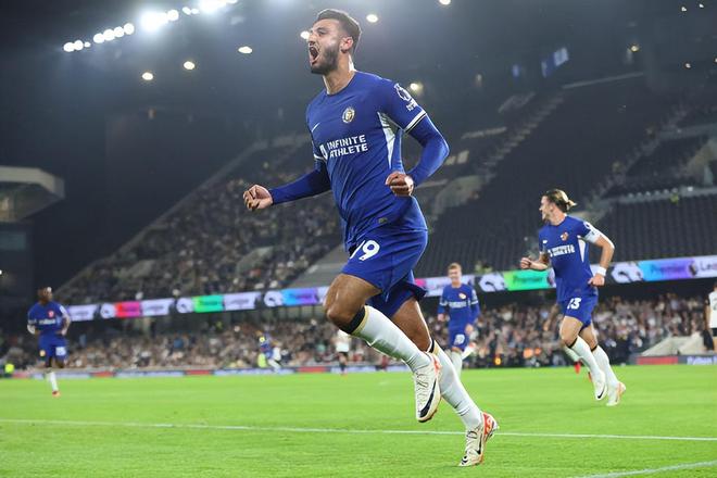 斯基拉：多特正在谈判，尝试签克鲁塞罗17岁左后