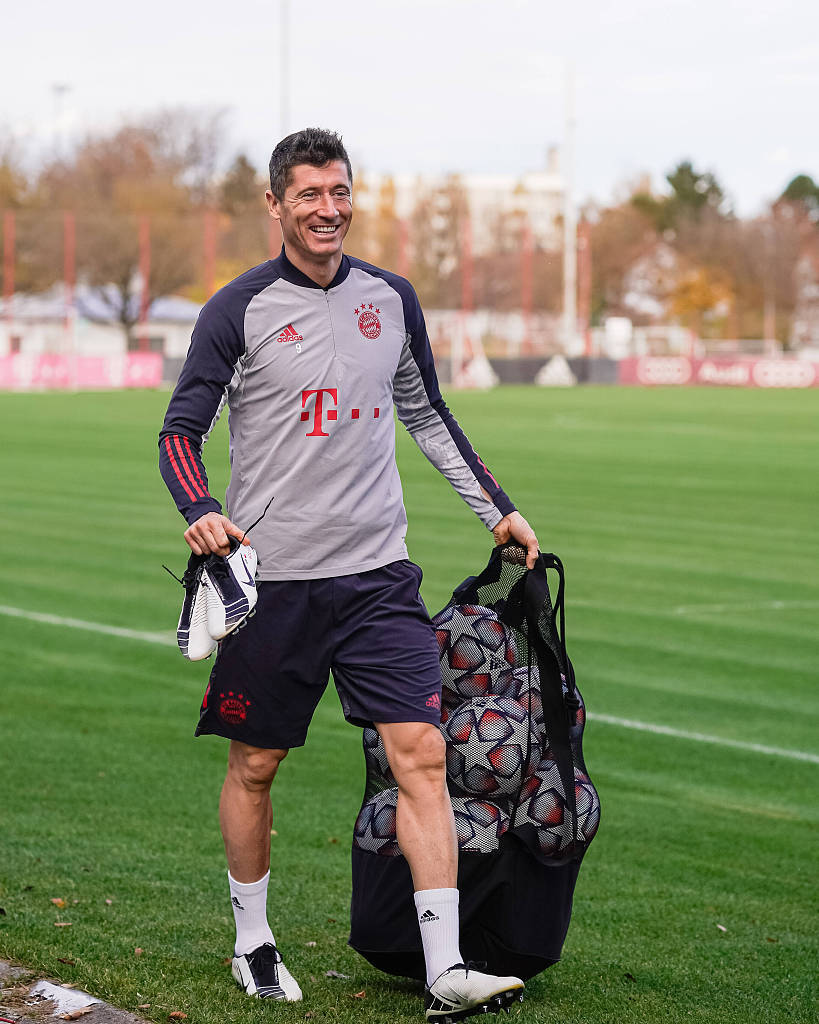 曼晚：曼联伤员仅剩德利赫特，姆伯莫、阿马德将赶上曼市德比