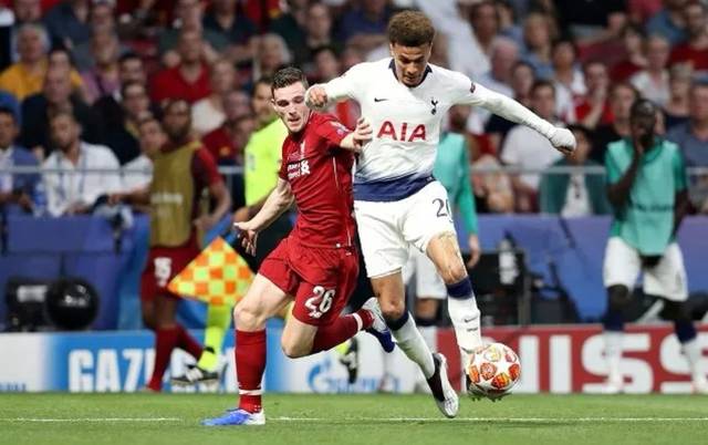 [NBA]斯玛特断球送长传 詹姆斯上反篮得分